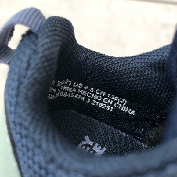 H&M Mickey Mouse toddler shoes 4-5 - Picture 5 of 6